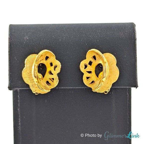 Vintage Floral Textured Open Work Gold Tone Clip On Earrings - Picture 1 of 10